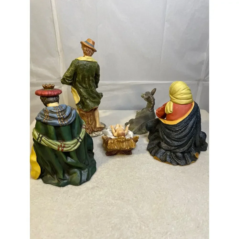 Vintage Grandeur Noel O' Well 5 Piece Nativity Set